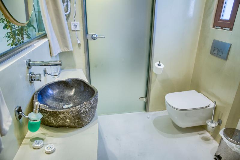 جناح جونيور مزوَّد بحمام سباحة, Alia Luxury Suites And Spa