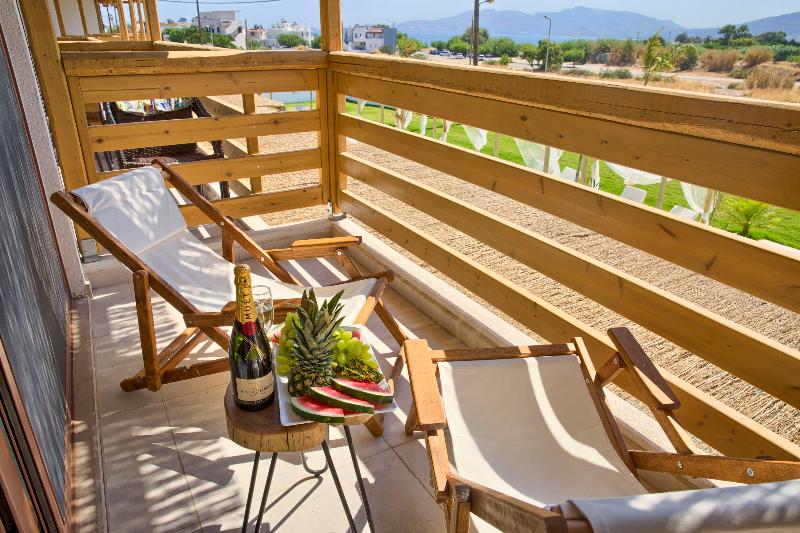 جناح جونيور مزوَّد بحمام سباحة, Alia Luxury Suites And Spa