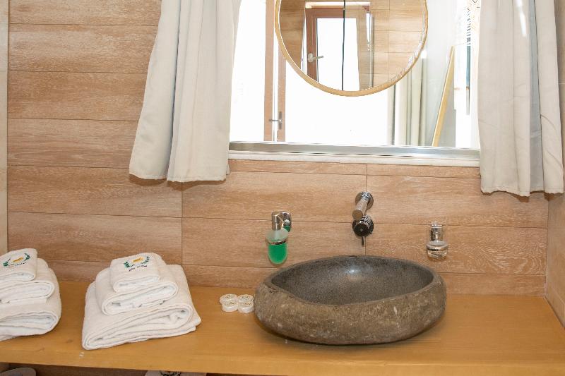 전용 풀장 스위트, Alia Luxury Suites And Spa