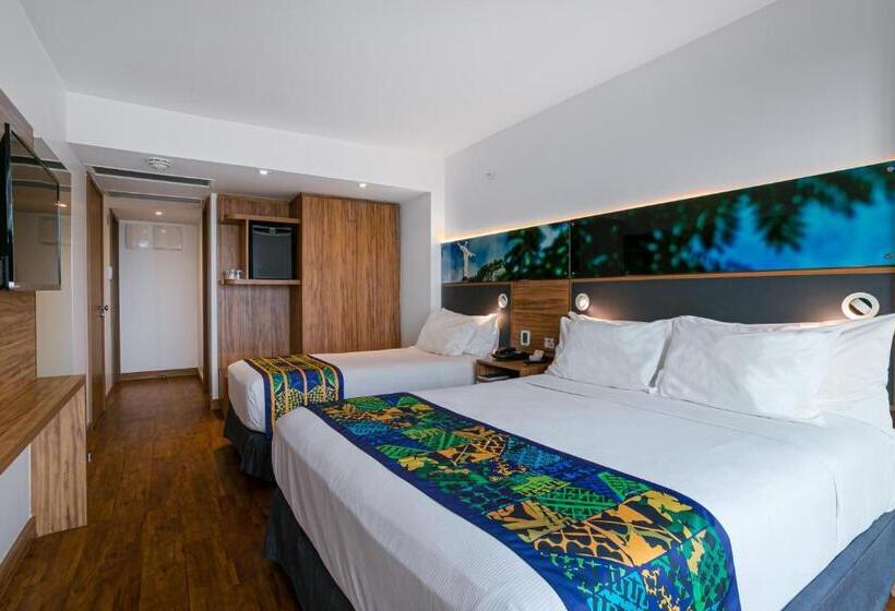 Deluxe Kolmen Hengen Huone, Arena Leme