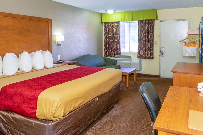 스탠다드 룸 킹사이즈 침대, Econo Lodge Weldon  Roanoke Rapids