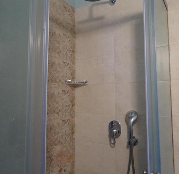 استودیوی استاندارد, Thalassa House Apartments