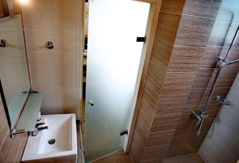 Апартаменты 2 Спальни, Paris Village Apartments