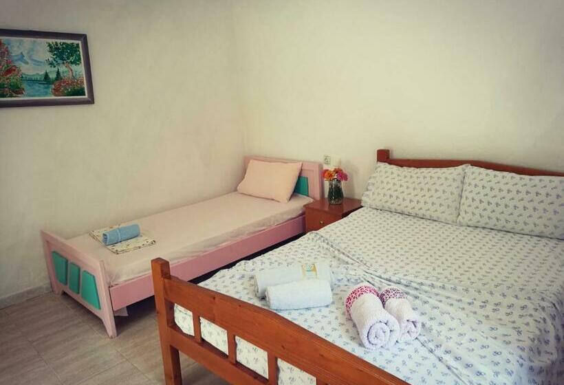 基本三人间, Piqeras Relax Guest House