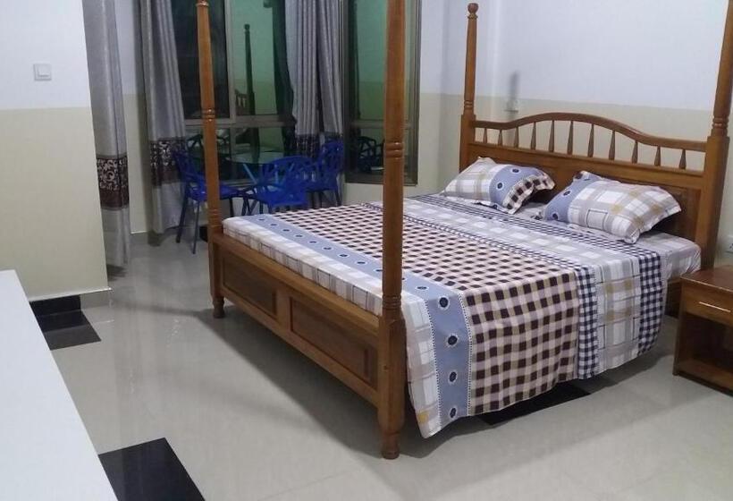 اتاق لوکس با تخت بزرگ, Ayodya Suites Nyali