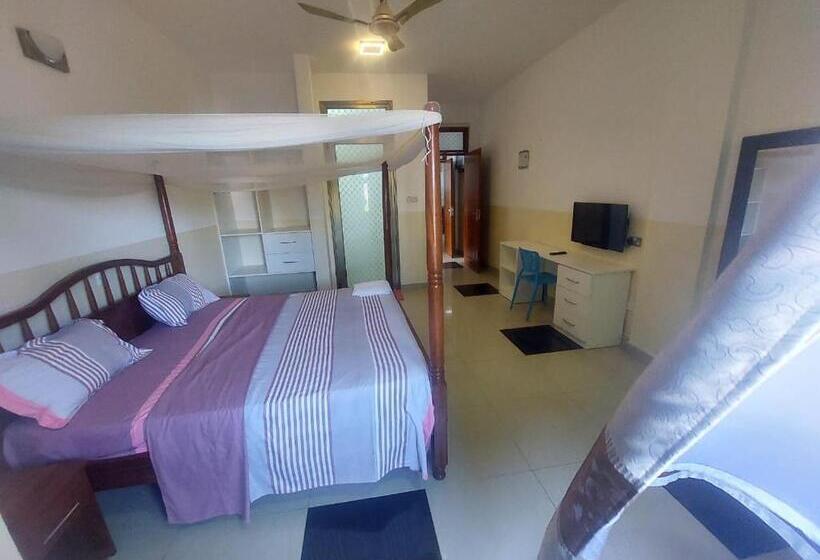اتاق لوکس با تخت بزرگ, Ayodya Suites Nyali