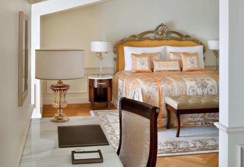 Номер Superior Вид на Город, Palazzo Versace Dubai