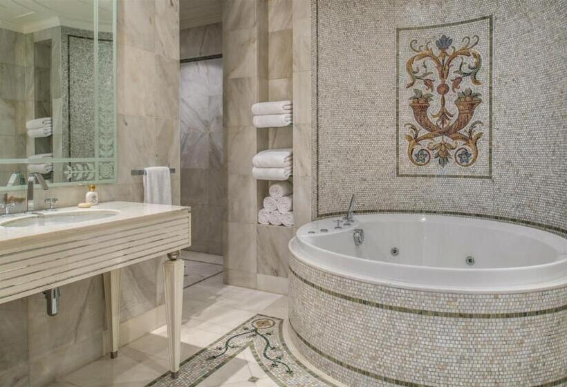 2 Bedroom Apartment with Views, Palazzo Versace Dubai