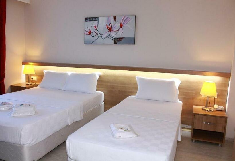 Economy Triple Room, Sinopsis Resort Otel