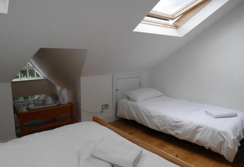 غرفة قياسية رباعية, Kew Studios And Rooms