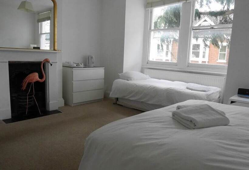 غرفة قياسية ثلاثية, Kew Studios And Rooms