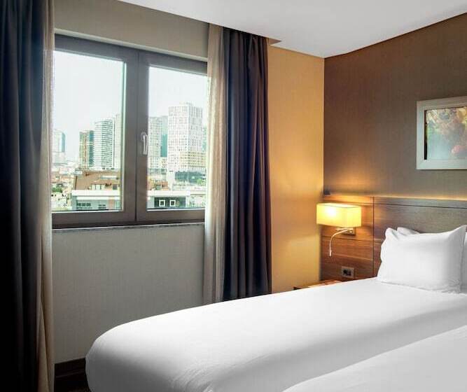 Номер Стандарт, Holiday Inn Istanbul   Kadikoy, An Ihg