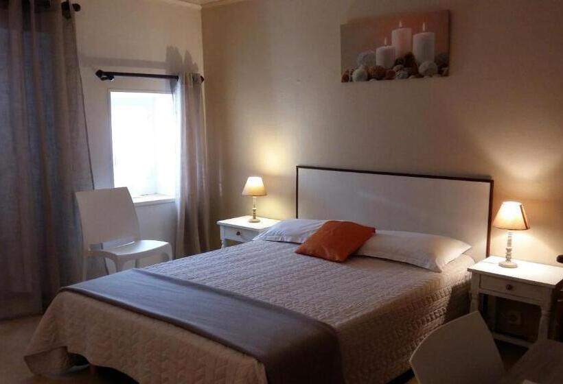 Номер Стандарт Трехместный, Hôtel La Gravenne