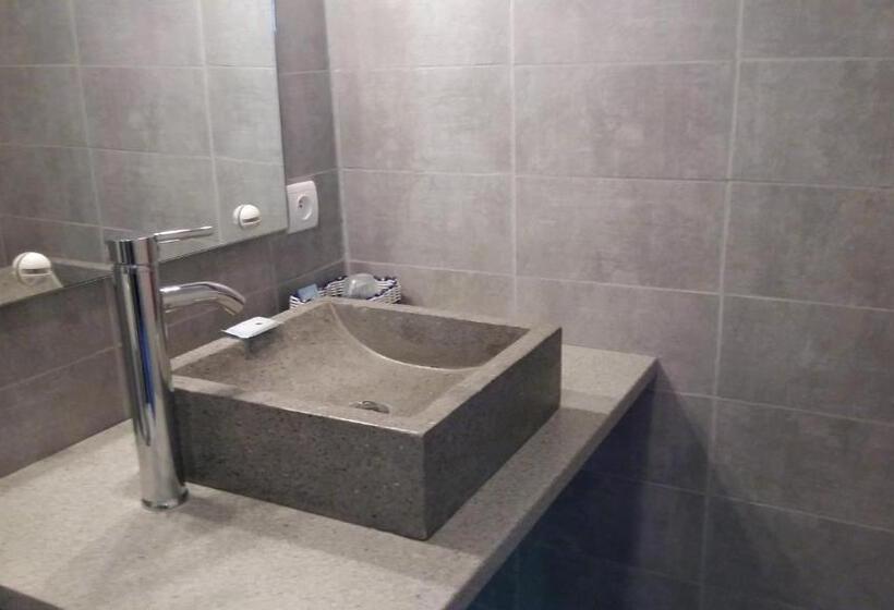 Семейный Номер Вид на Сад, Hôtel La Gravenne