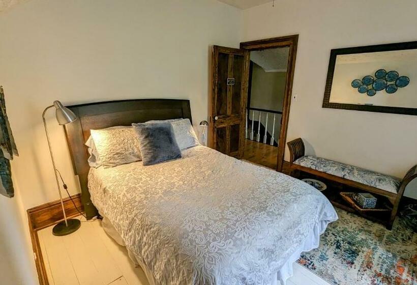 标准间, Master Bedroom In A 150 Year Old Victorian House