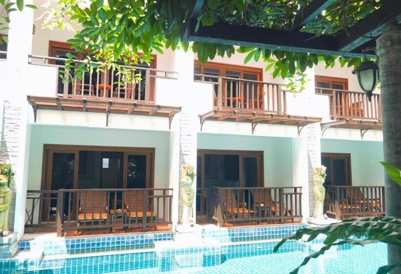 Трехместный Номер Стандарт Вид на Бассейн, Phuket Meet Holiday Hotel Rawai 普吉岛相遇花园度假酒店 拉威店