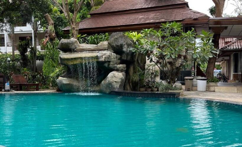 Трехместный Номер Стандарт Вид на Бассейн, Phuket Meet Holiday Hotel Rawai 普吉岛相遇花园度假酒店 拉威店