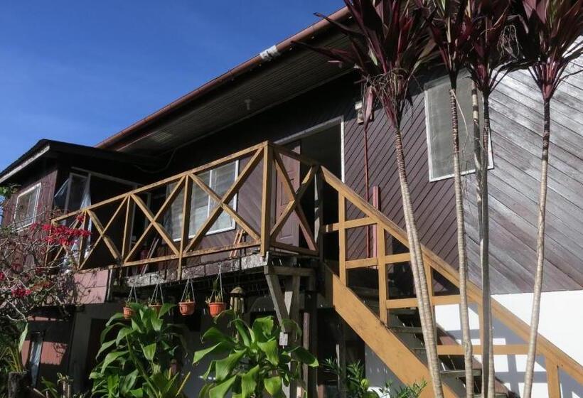 Апартаменты 3 Спальни, Mile 36 Lodge