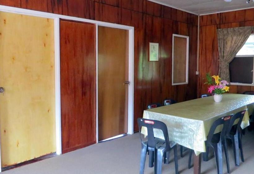 Апартаменты 3 Спальни, Mile 36 Lodge