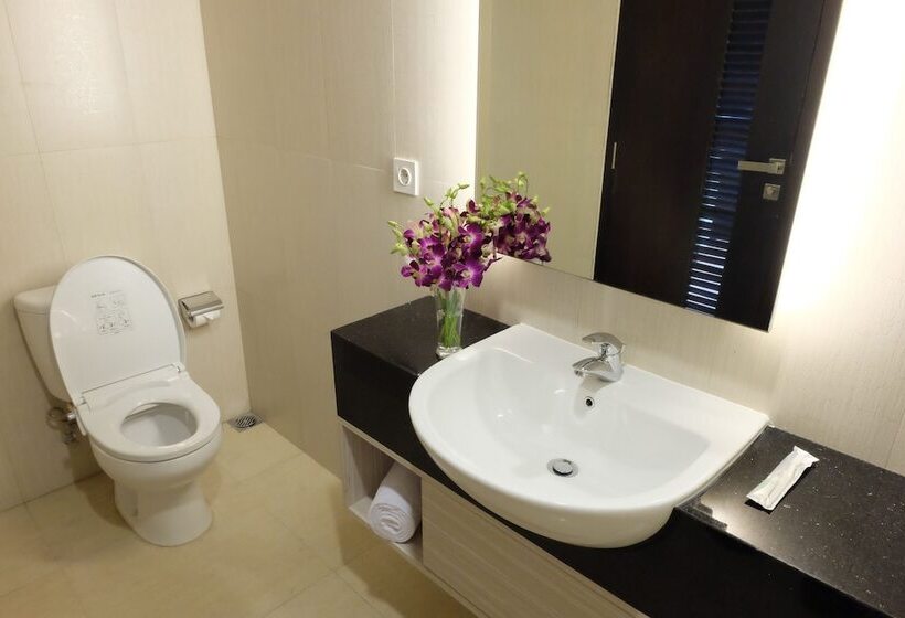 Номер Deluxe, World Hotel Jakarta   Bandengan