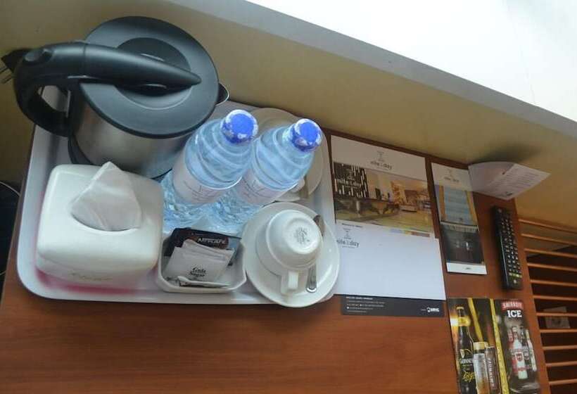 Номер Deluxe, World Hotel Jakarta   Bandengan