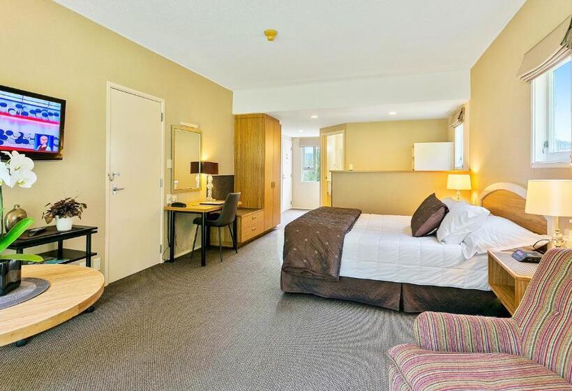 스탠다드 스튜디오, Wallaceville Motor Lodge