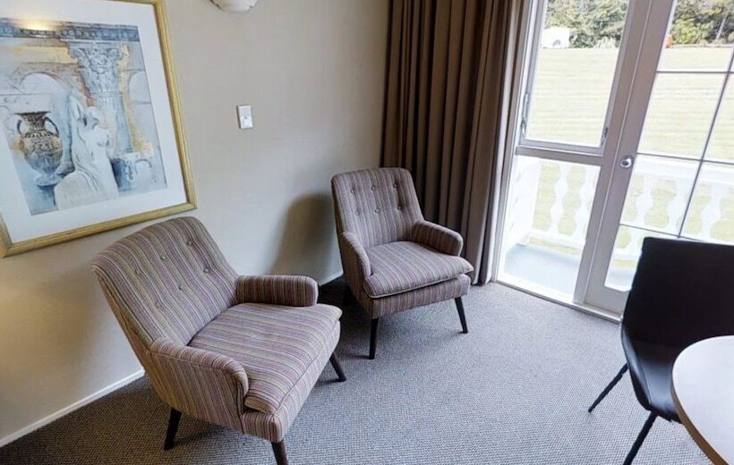 스탠다드 스튜디오, Wallaceville Motor Lodge