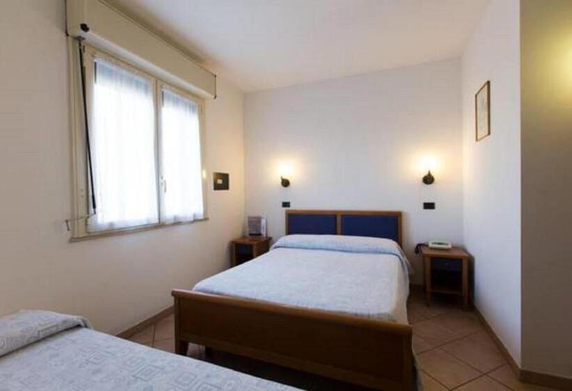 اتاق استاندارد سه نفره, Albergo Cenni