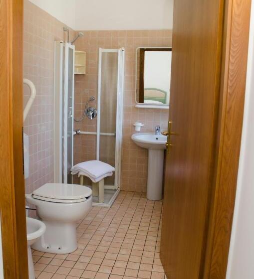 اتاق استاندارد سه نفره, Albergo Cenni