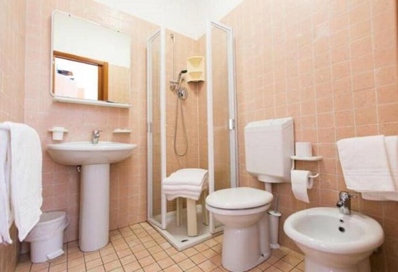 اتاق استاندارد چهار تخته, Albergo Cenni