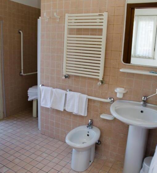 اتاق استاندارد چهار تخته, Albergo Cenni