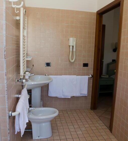 اتاق استاندارد چهار تخته, Albergo Cenni