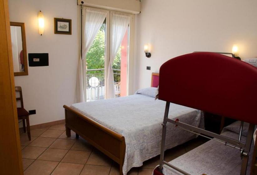 اتاق استاندارد چهار تخته, Albergo Cenni