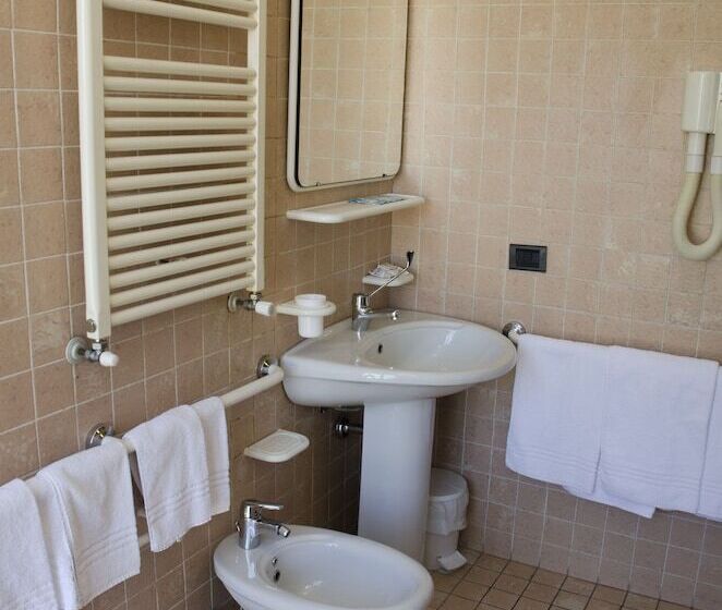 اتاق استاندارد چهار تخته, Albergo Cenni