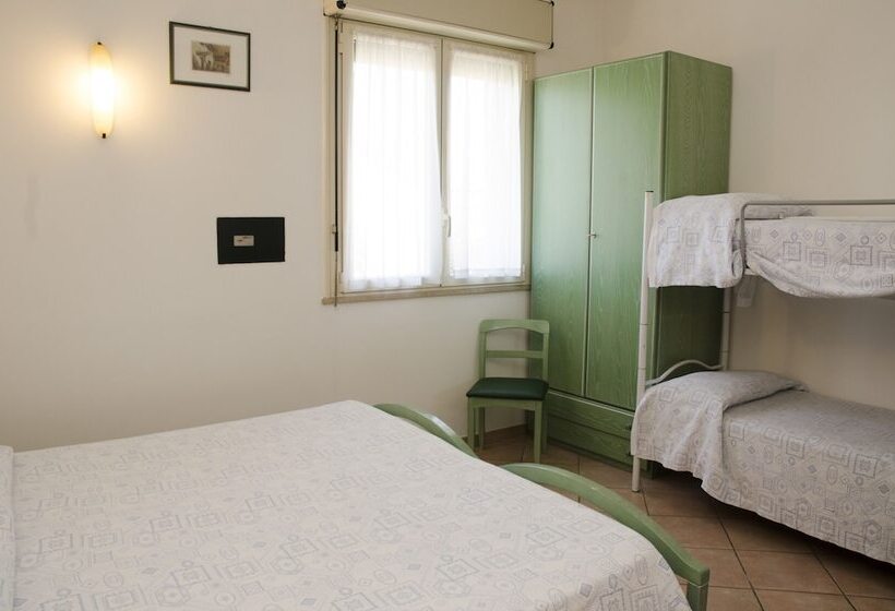 اتاق استاندارد چهار تخته, Albergo Cenni