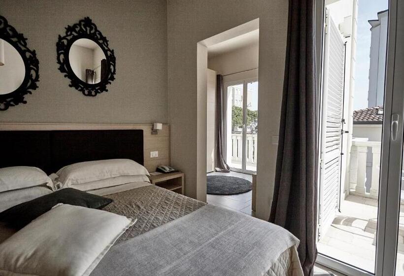 Полулюкс Superior, Rouge Hotel International