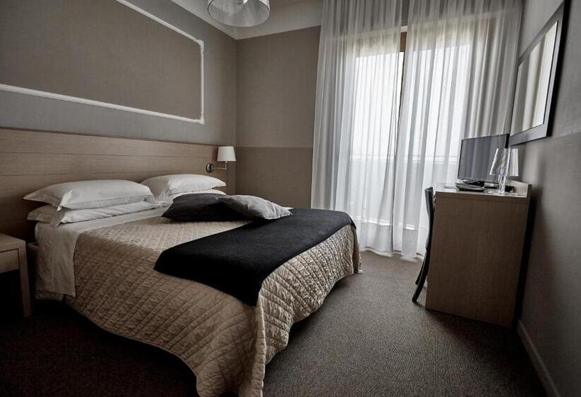 Номер Стандарт Боковой Вид на Море, Rouge Hotel International
