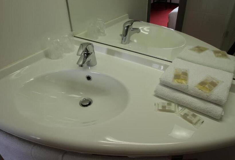 Номер Стандарт, Brit Hotel Confort Villeneuve Sur Lot