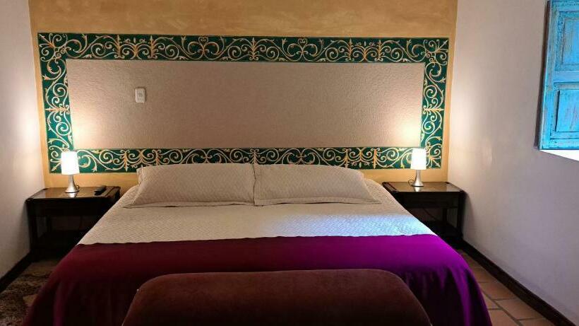 سوییت جونیور, Casa Lola Hotel Boutique