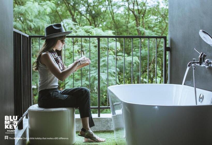 발코니 디럭스 룸, Blu Monkey Hub And Hotel Phuket Town  Free All Day Coworking Space