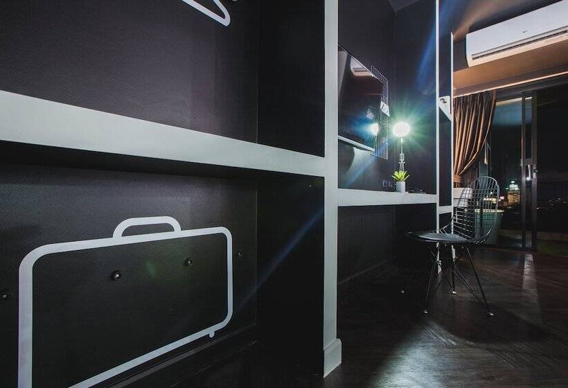 디럭스 룸, Blu Monkey Hub And Hotel Phuket Town  Free All Day Coworking Space