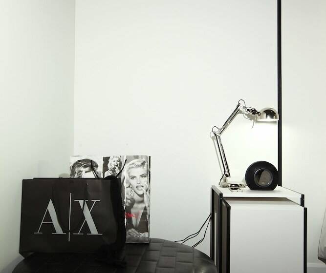 디럭스 트리플 룸, Blu Monkey Hub And Hotel Phuket Town  Free All Day Coworking Space