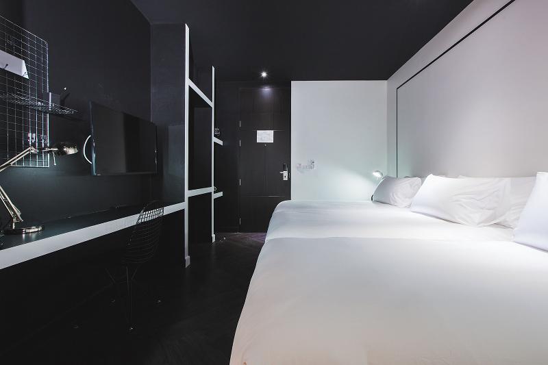 디럭스 트리플 룸, Blu Monkey Hub And Hotel Phuket Town  Free All Day Coworking Space