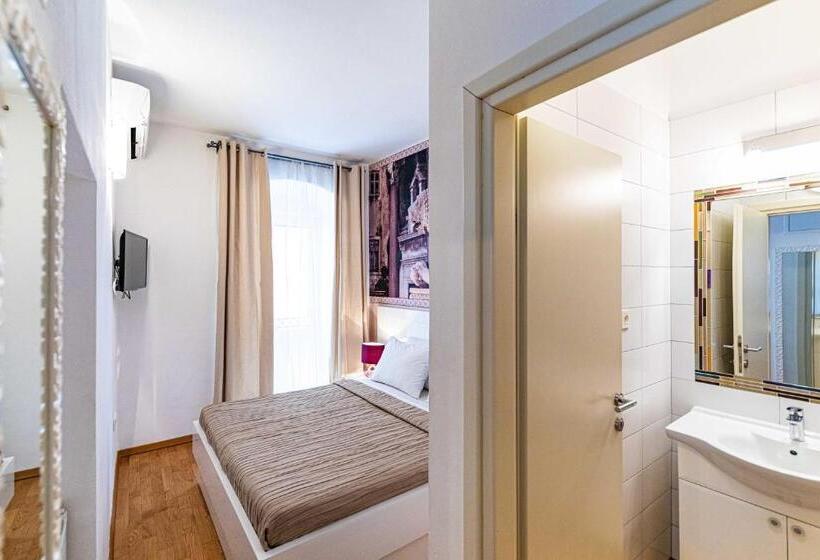 디럭스 테라스 룸 바다 전망, Riva City Rooms