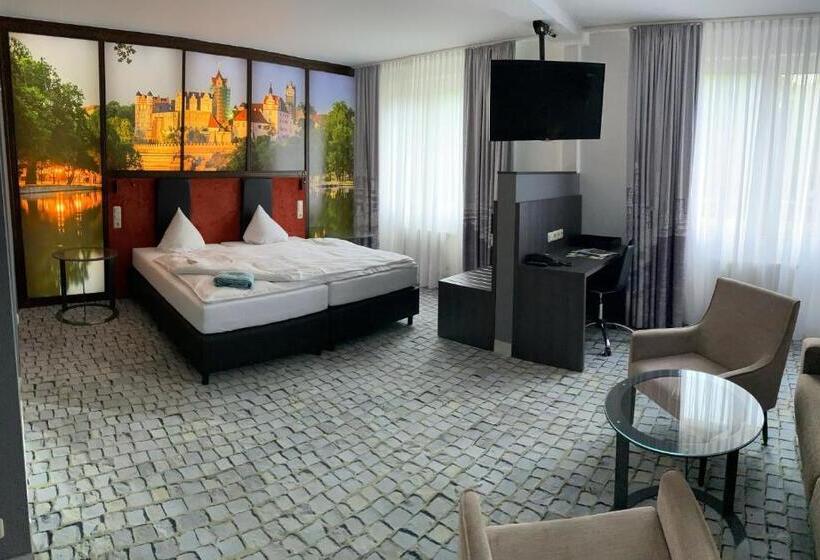 스탠다드 스튜디오, Sl Otel Im Parforcehaus