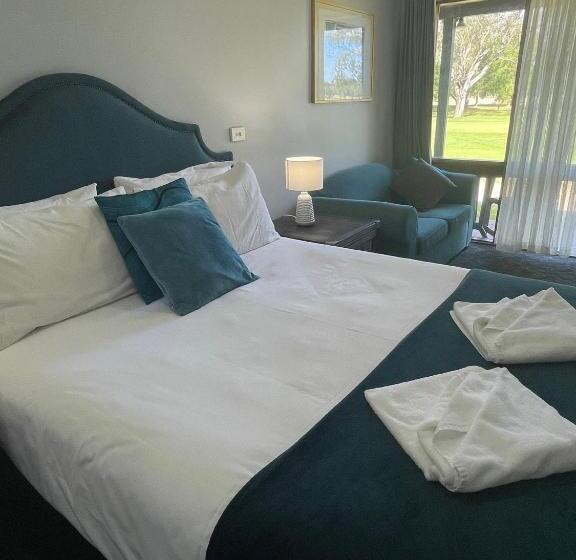 Номер Deluxe с Балконом, Town & Country Motor Inn