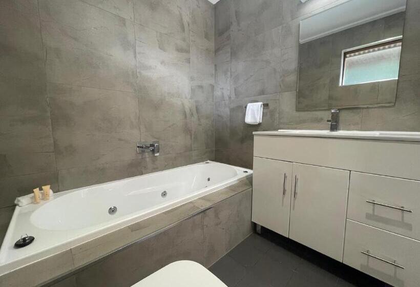 Family Suite, Town & Country Motor Inn