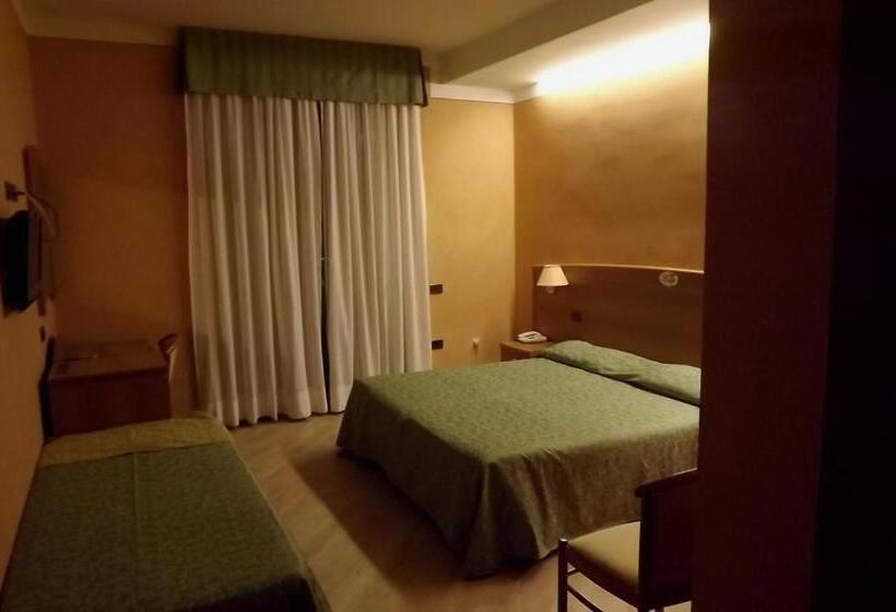 اتاق استاندارد با چشم‌انداز دریاچه, Park Hotel Zanzanù