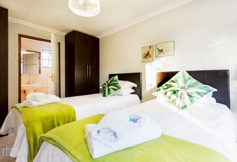 Номер Economy, Or Tambo Guest House
