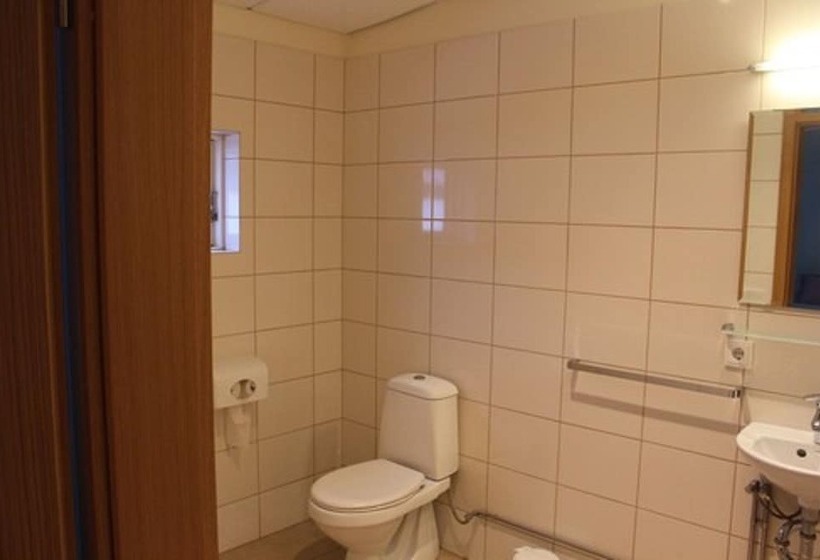 اتاق خانوادگی, Kast Guesthouse